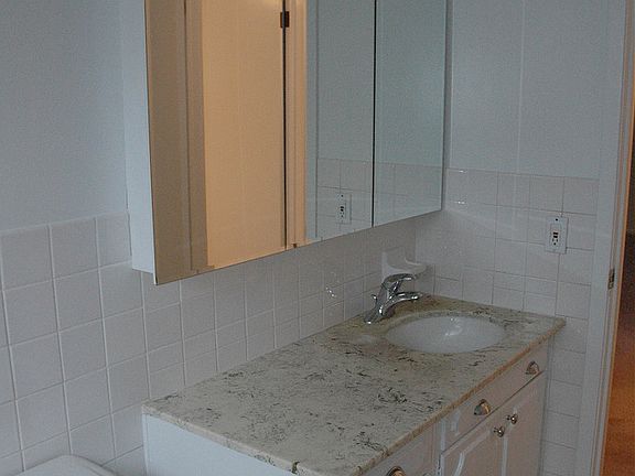 3rd image of 1329 Saint Paul Ave APT 1