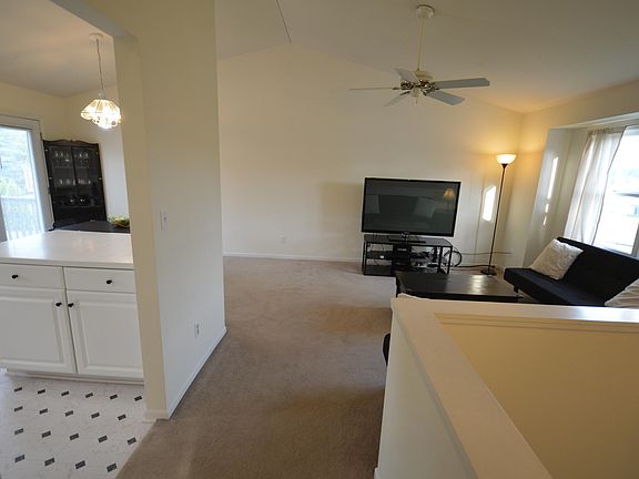 3rd image of 3105 Beckie Dr SW