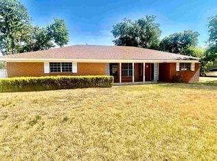 624 W 1st St, Grandfield, OK 73546