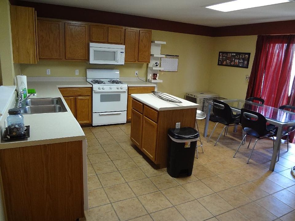 2nd image of 301 McCarthur Dr
