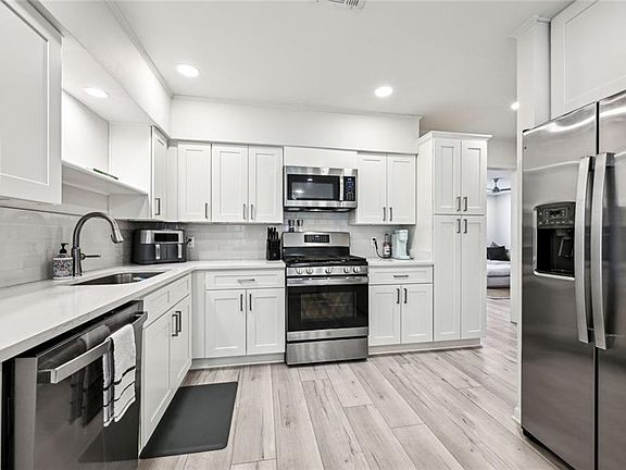 5th image of 1039 Homestead Ave