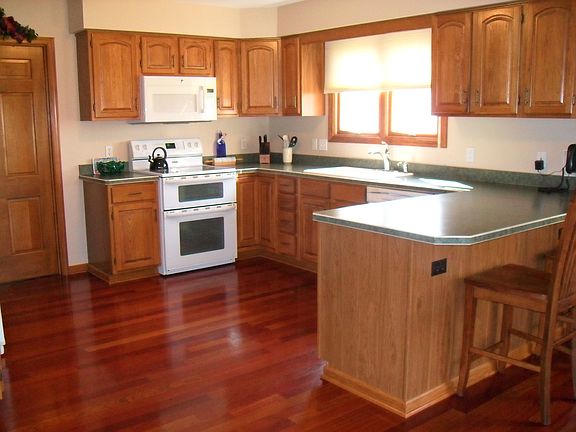 4th image of 3395 Creekview Dr