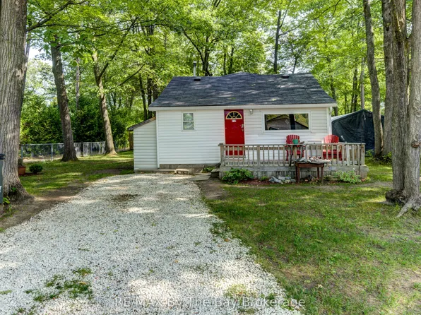 717 Oxbow Park Dr, Wasaga Beach, ON L9Z 2V2