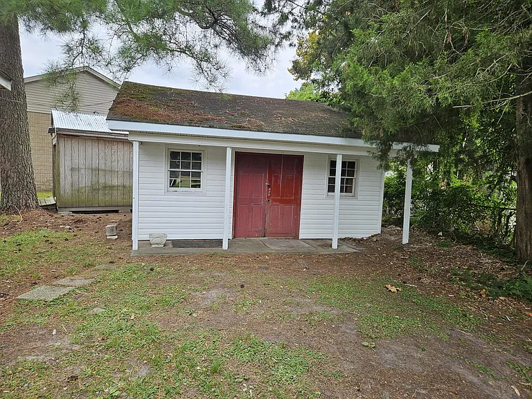 Excellent shed for projects or storage