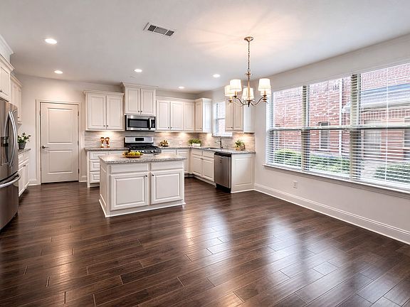 3rd image of 2309 Jameson Ln