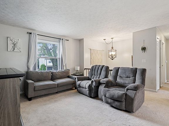 9-web-or-mls-E Covered Bridge Dr-S2208-0