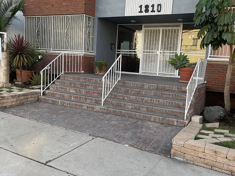 1810 N Bronson Ave #102A — Photo 1