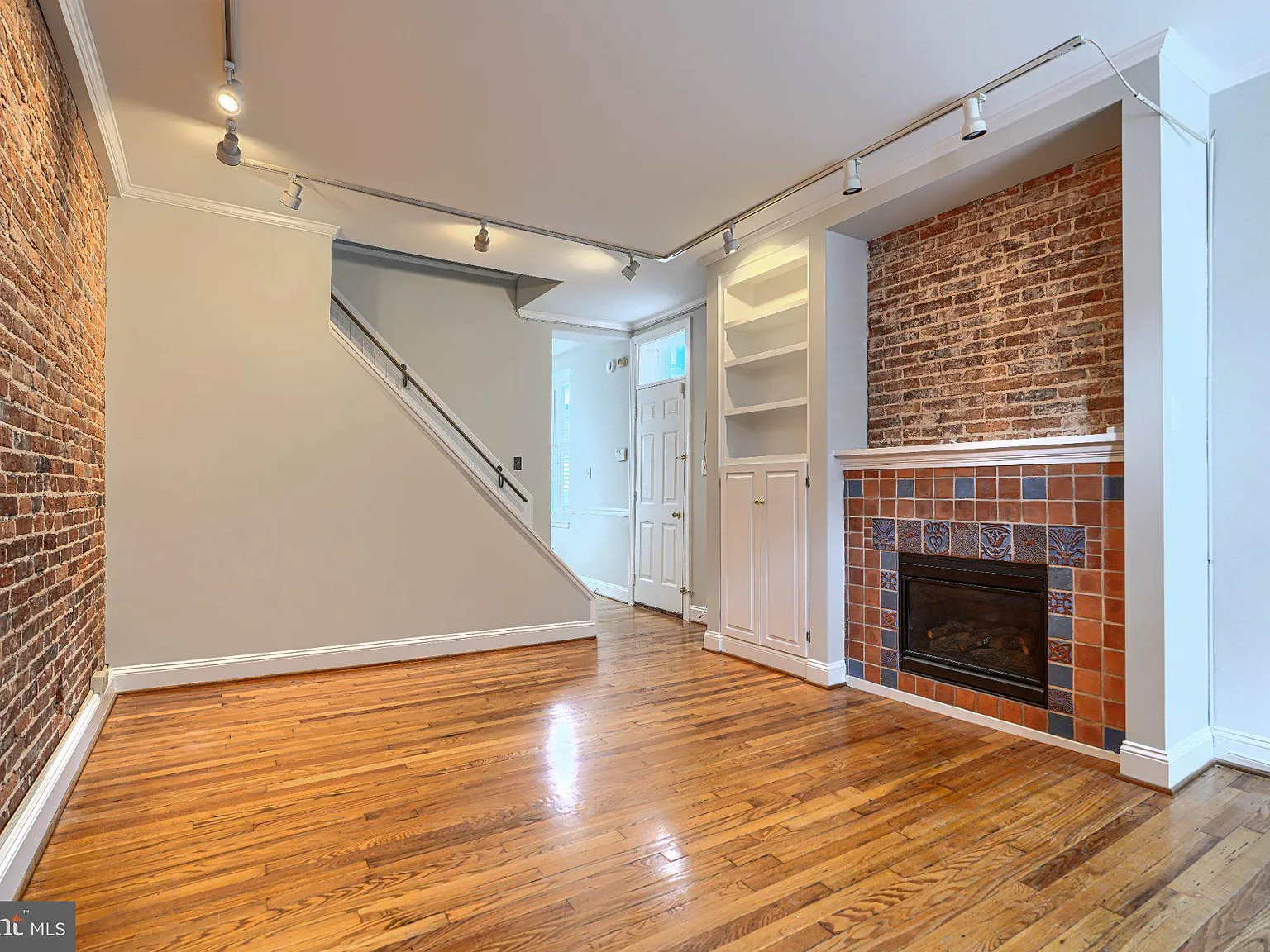 3 bed, 2.5 bath, 2458 sqft, $3,195 — Photo 3