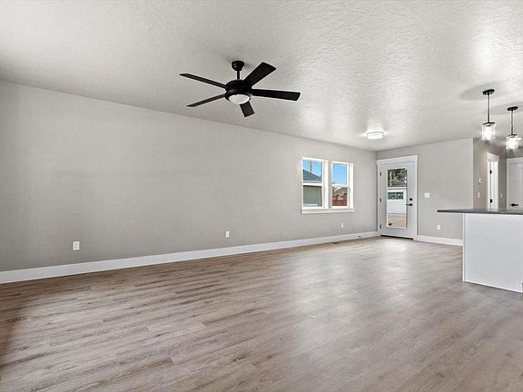 Living room (photo similar)