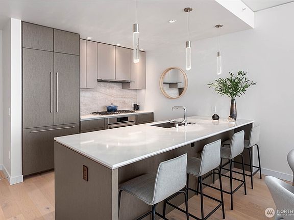 5th image of 2510 6th Avenue #3701
