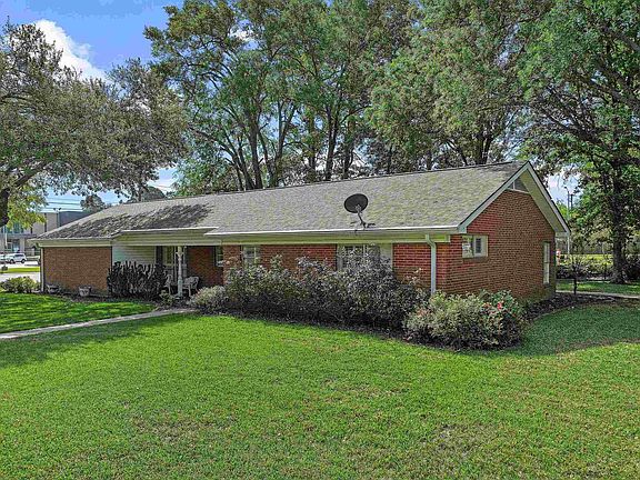 3rd image of 1007 Forrest Ln