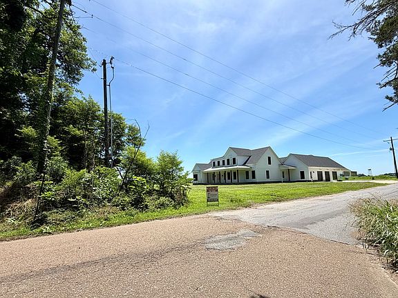 2nd image of 1400 Bayou Dr