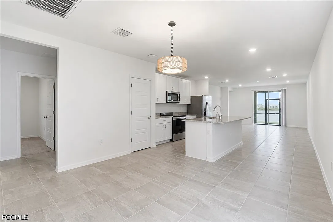 3 bed, 2.0 bath, 1484 sqft, $2,500 — Photo 3