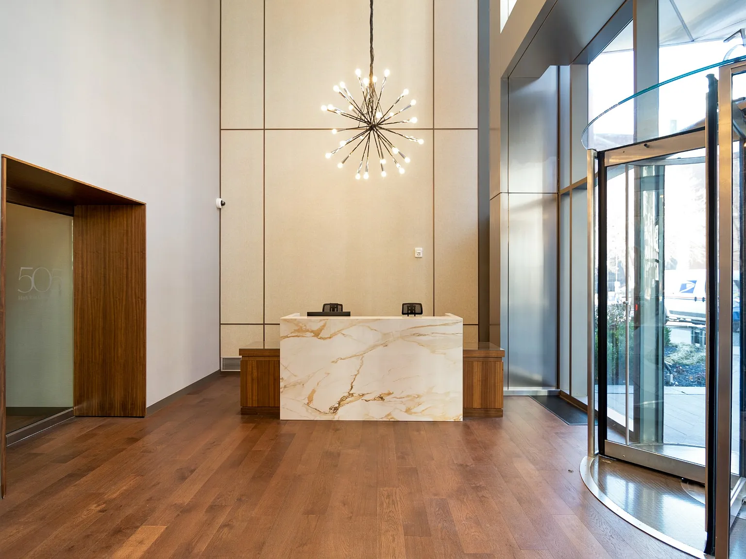 1 bed, 1.0 bath, 704 sqft, $2,450 — Photo 3