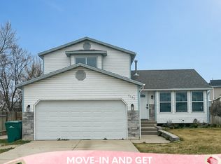 1135 E Meadow Way Dr, Layton, UT 84041