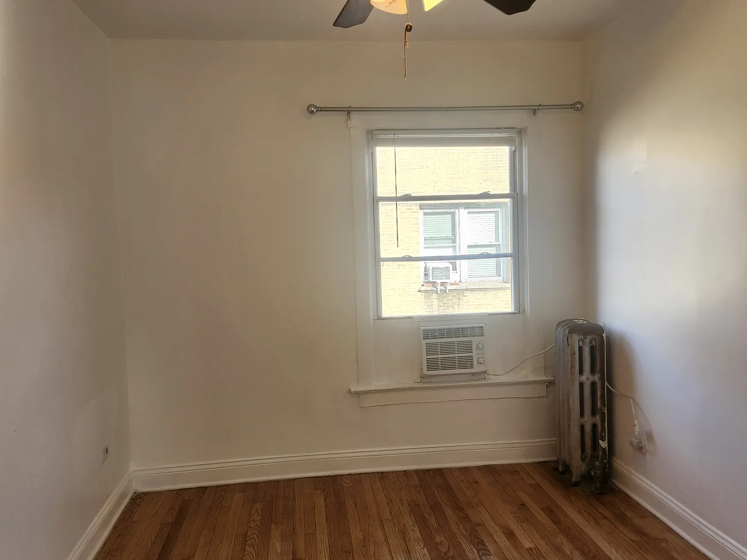 2 bed, 700 sqft, $1,850 — Photo 2