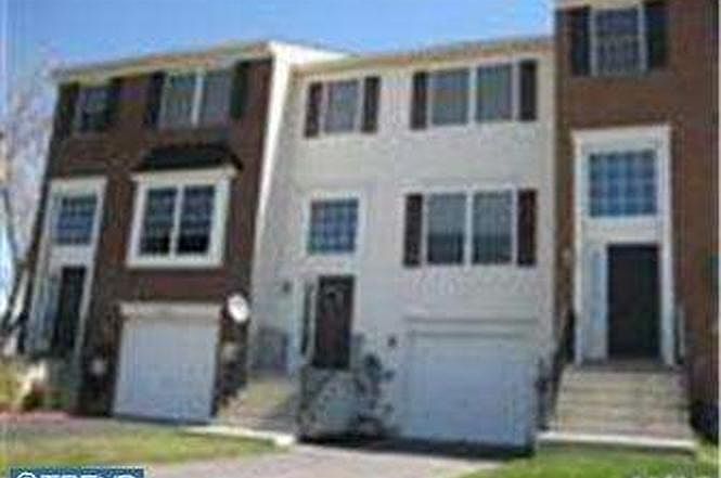 1st image of 365 S Oak St