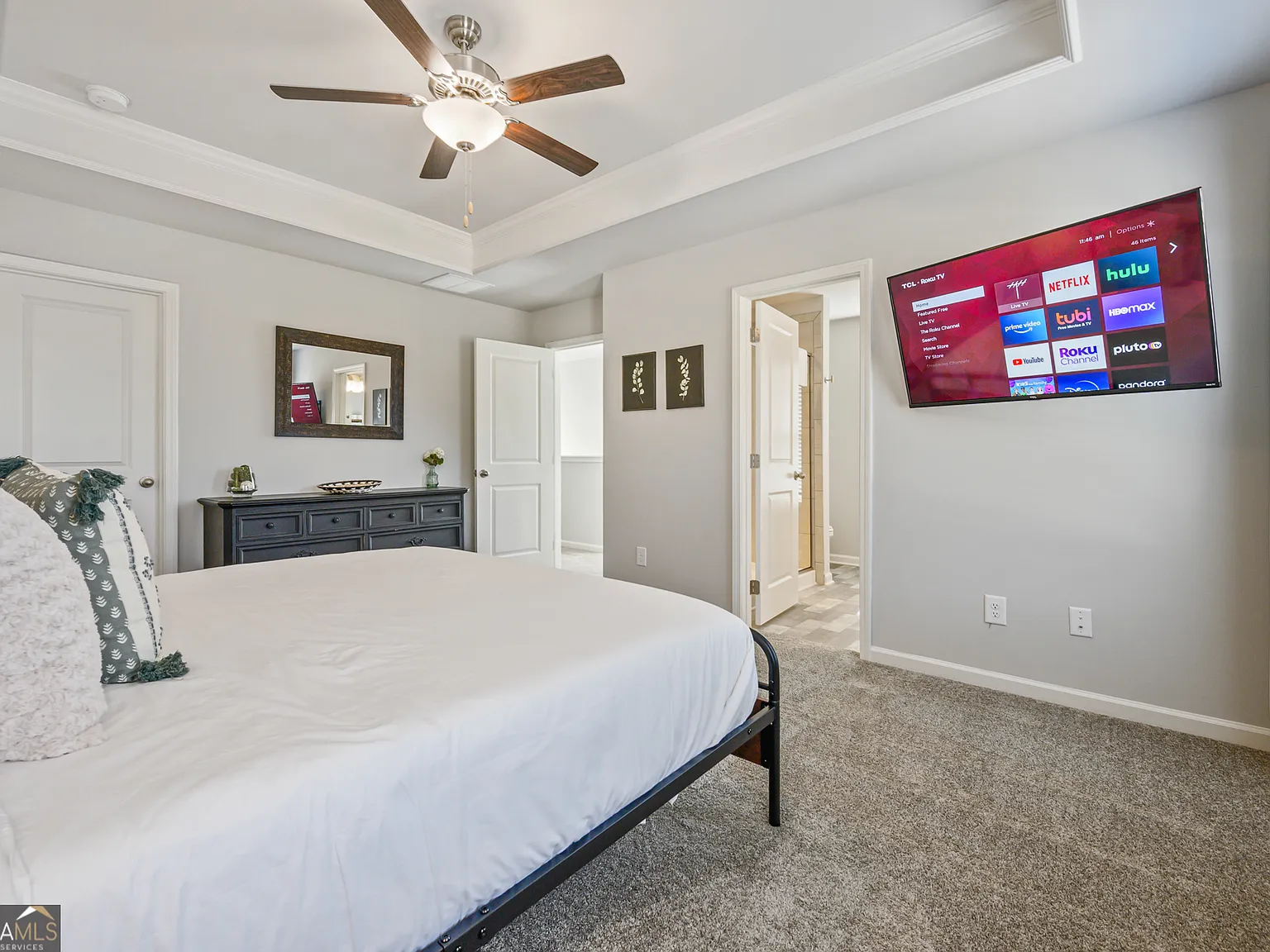 3 bed, 2.5 bath, $5,049 — Photo 3