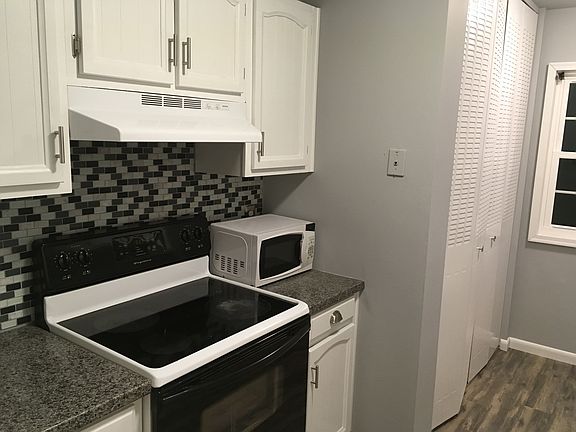 2nd image of 403 Big Leaf Cir