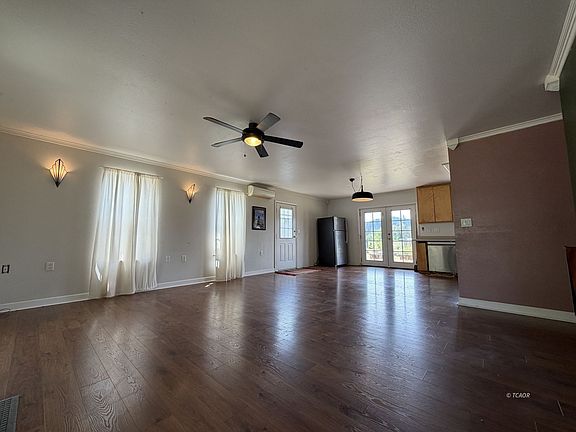 5th image of 155 Humboldt St