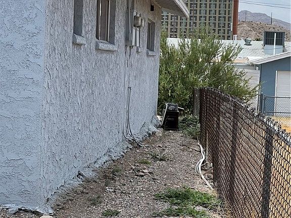 4th image of 211 PALM Avenue