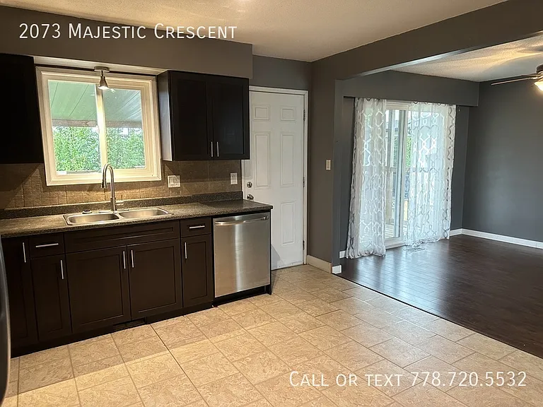 2073 Majestic Cres — Photo 4