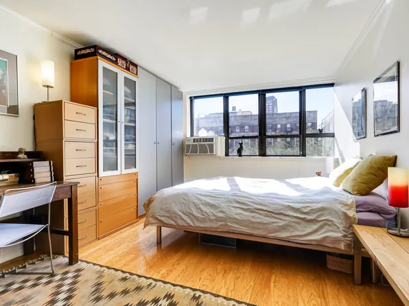 220 Manhattan Avenue image 6 of 9