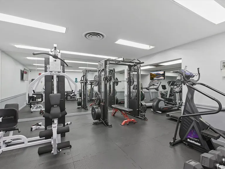 3950 N Lake Shore Dr #2027 — Photo 15