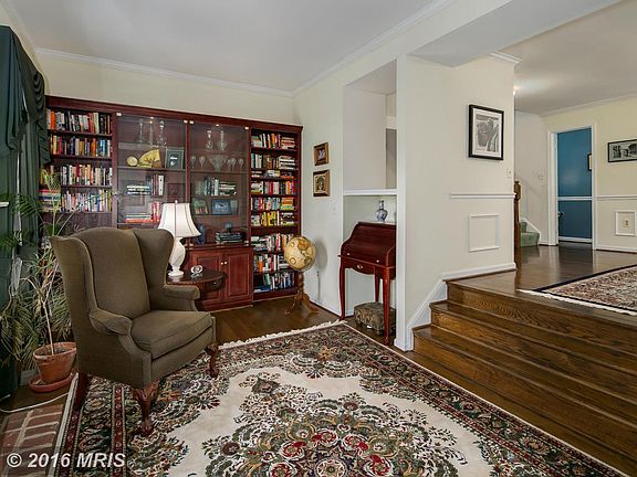 3rd image of 5903 Munson Ct
