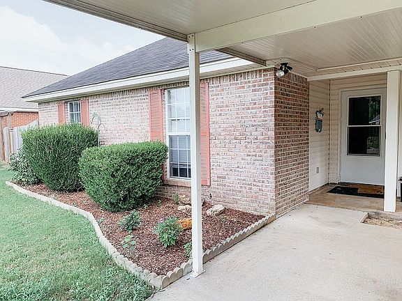 2nd image of 102 Cardinal Ct