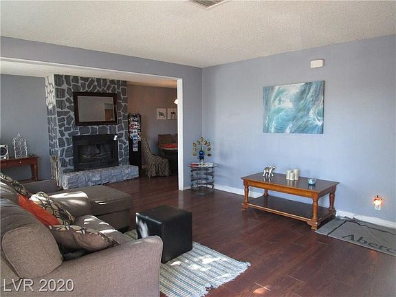 4th image of 204 S Wallace Dr