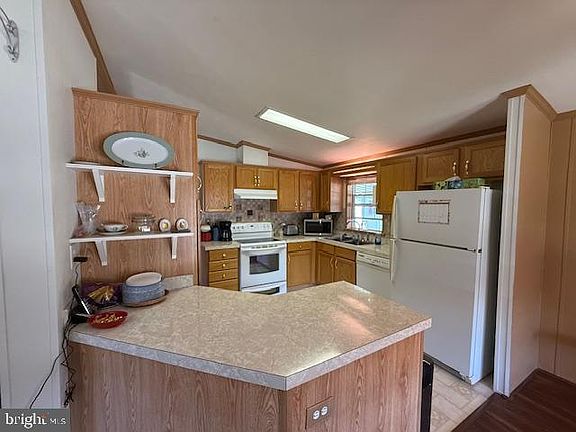 5th image of 530 Dogwood Ln