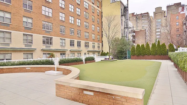 Rented by Park Property Advisors | media 8