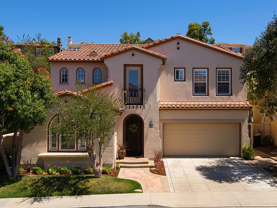 In the heart of the beautiful community of Tesoro