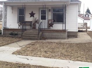 306 S Main St, Holstein, IA 51025