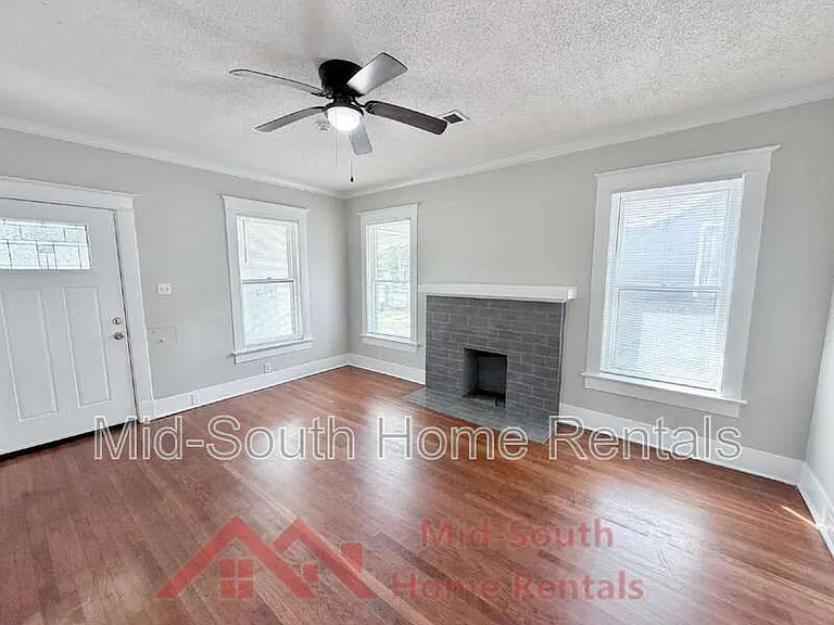 1956 Lamar Ave — Photo 5