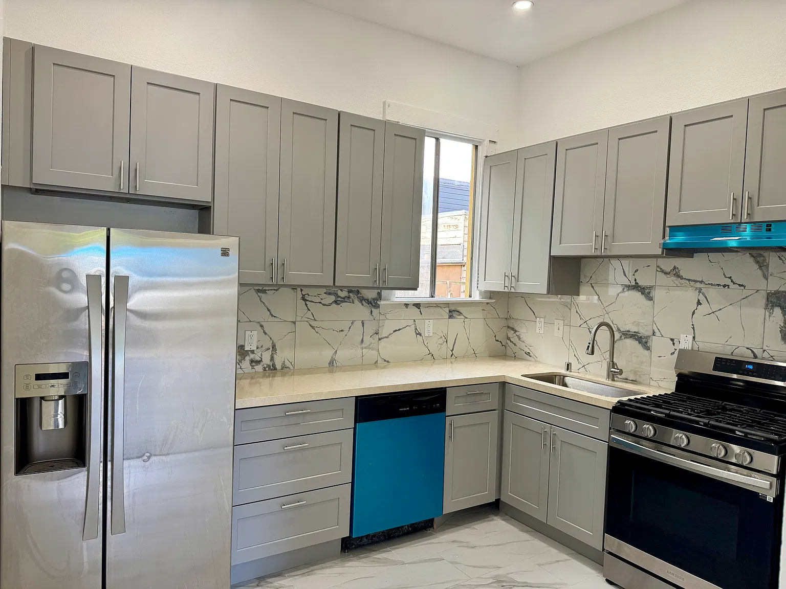 2 bed, 600 sqft, $4,000 — Photo 3