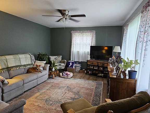 4th image of 35 Peters Ave