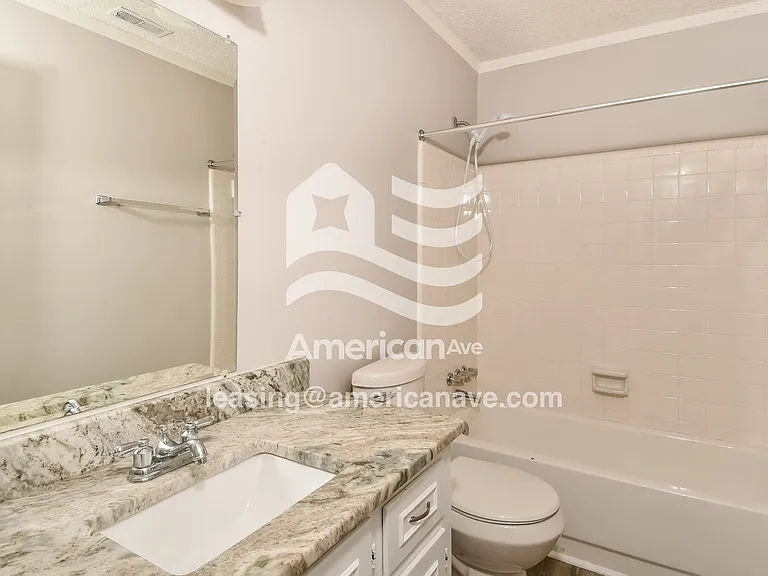 6915_014_wm_-_bathroom_13246660.jpg