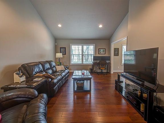 5th image of 51566 Duncan Dr