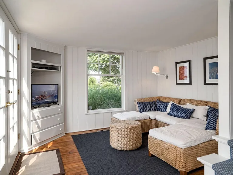43 Soundview Ave — Photo 19