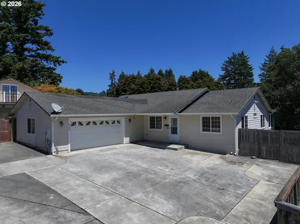 912 Easy St, Brookings, OR 97415