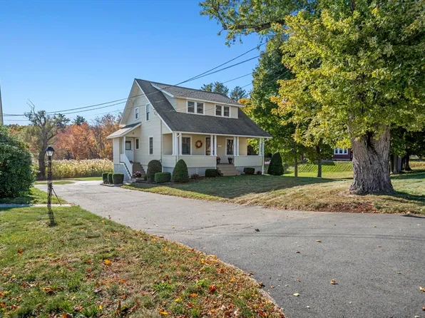 212 Elm St, Amesbury, MA 01913