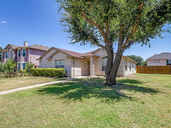 3rd image of 924 Thistle Cir