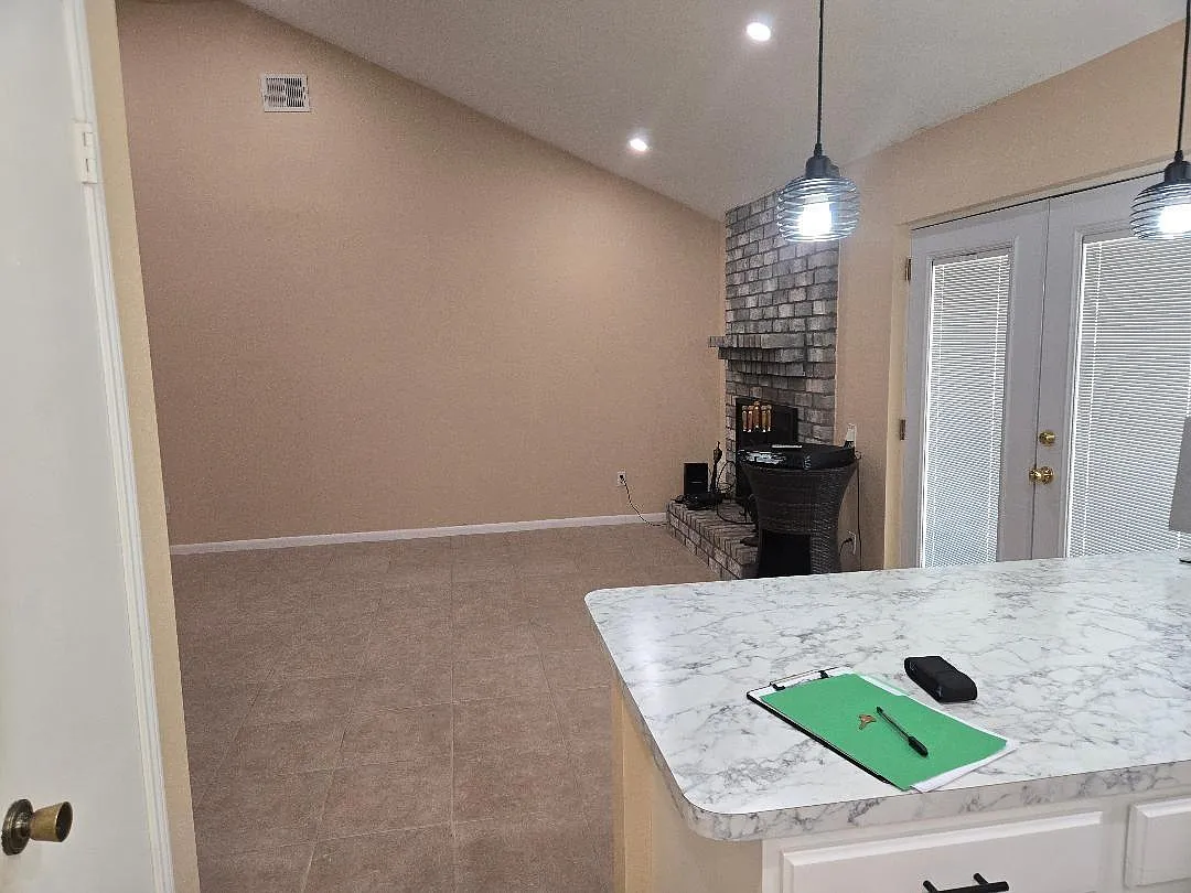 3 bed, 2.0 bath, 1795 sqft, $1,975 — Photo 4