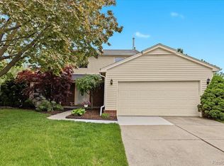 754 Kentucky Dr, Rochester Hills, MI 48307