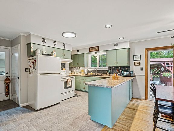 3rd image of 13 Brigham Circle