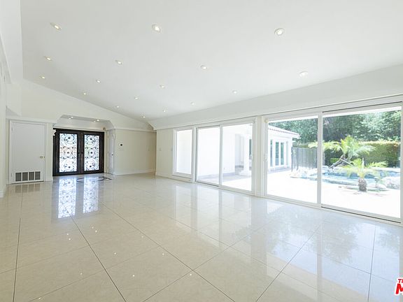 4th image of 16379 Meadowridge Rd