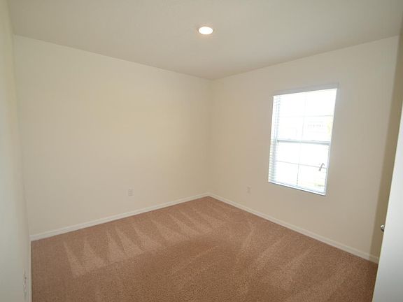 3rd image of 524 Squires Grove Dr