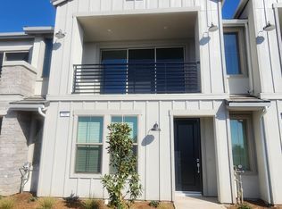 586 W Mahogany Ln, Clovis, CA 93611